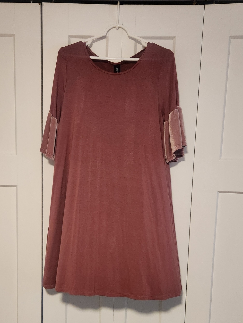 *NWT* Agnes & Dora Dusty Rose Swing Dress with Ruffled Velvet Sleeves